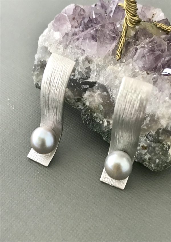 Silver slide grey pearl.jpeg